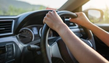 Suara Mesin Mobil Kasar