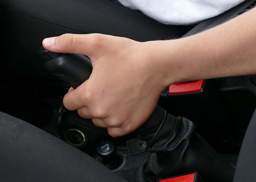 Rem Tangan Mobil