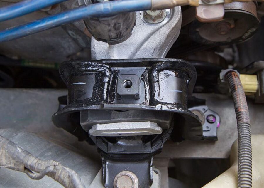 Penyebab Engine Mounting Rusak