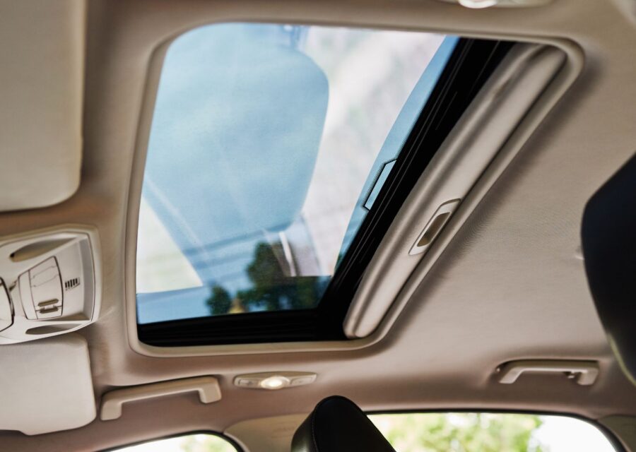 Moonroof Mobil
