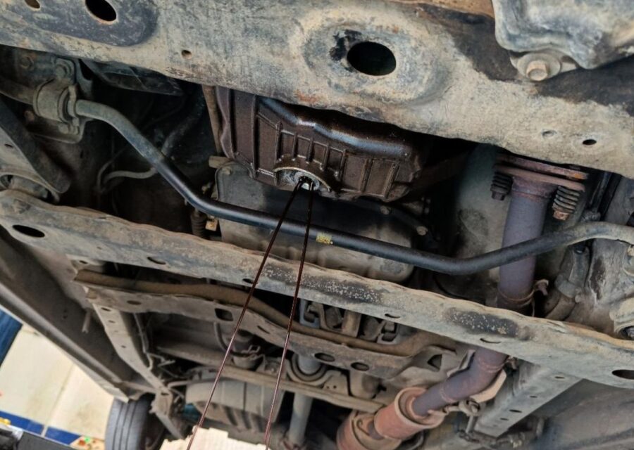baut pembuangan oli mobil