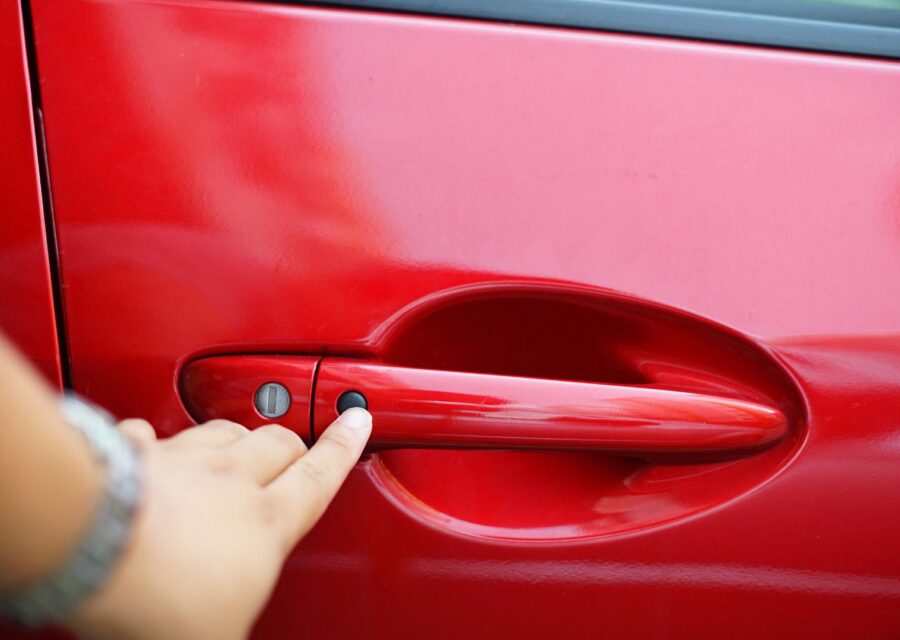 Pintu Mobil Terkunci