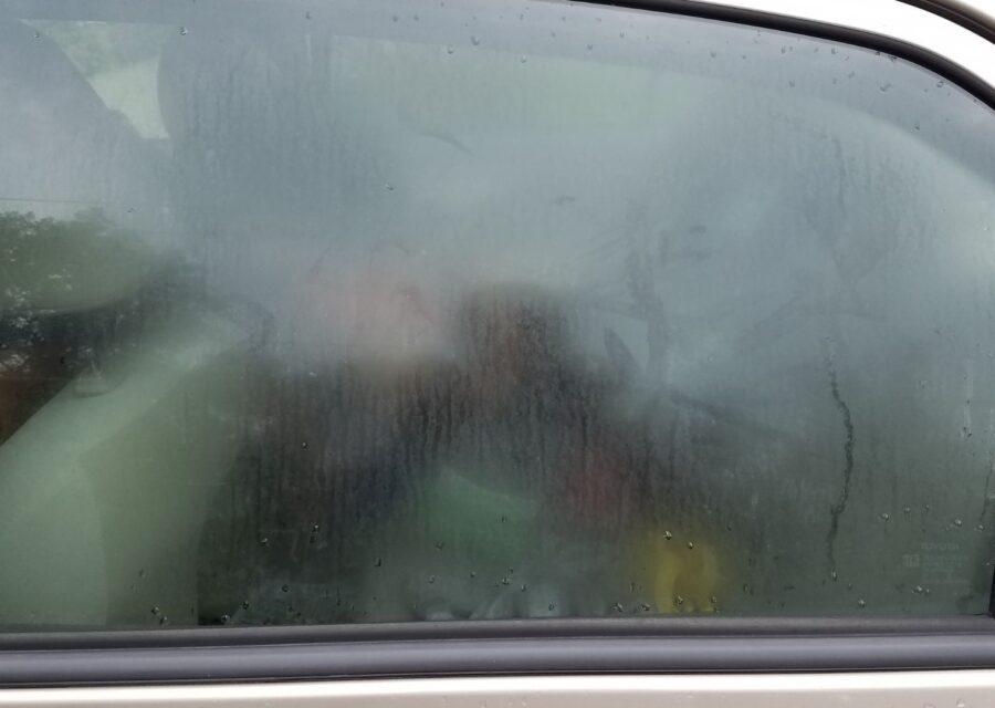 kaca mobil buram
