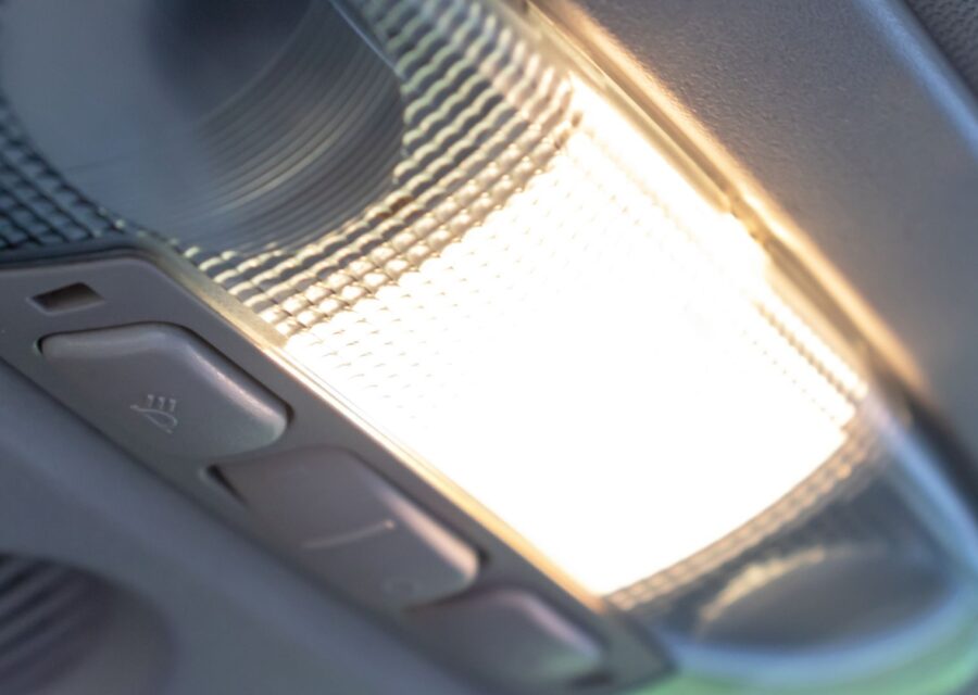 lampu kabin mobil nyala terus