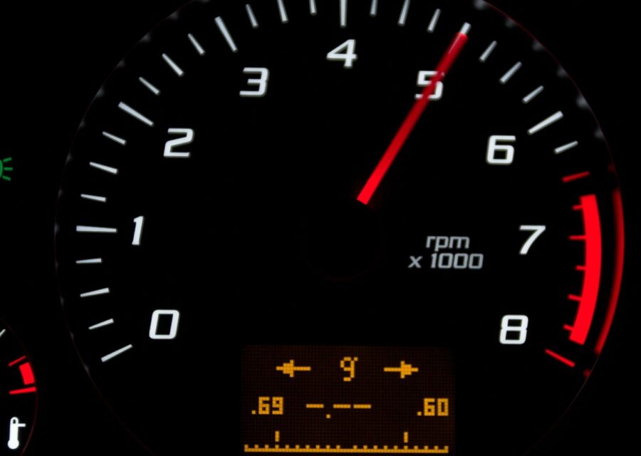 rpm mobil tinggi
